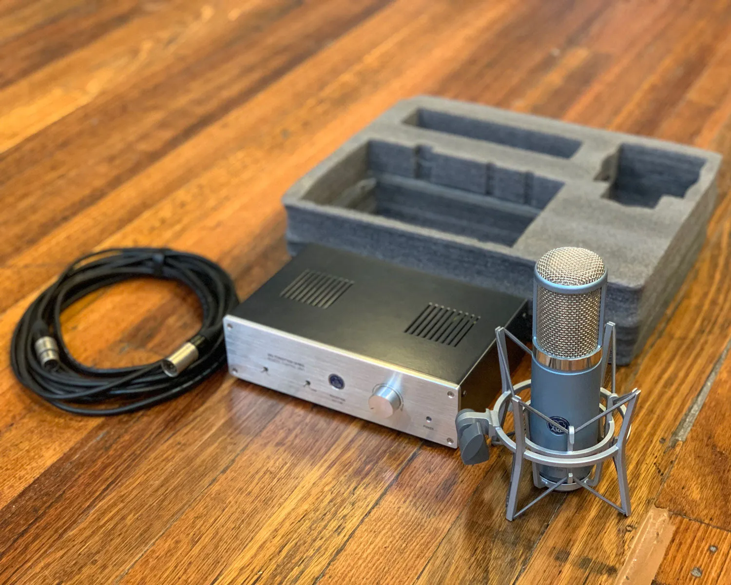 AKG Perception 820 Tube Condenser Microphone