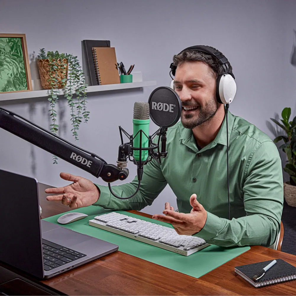 Rode NT1 Signature Series Studio Condenser Microphone with SM6 Shock Mount
