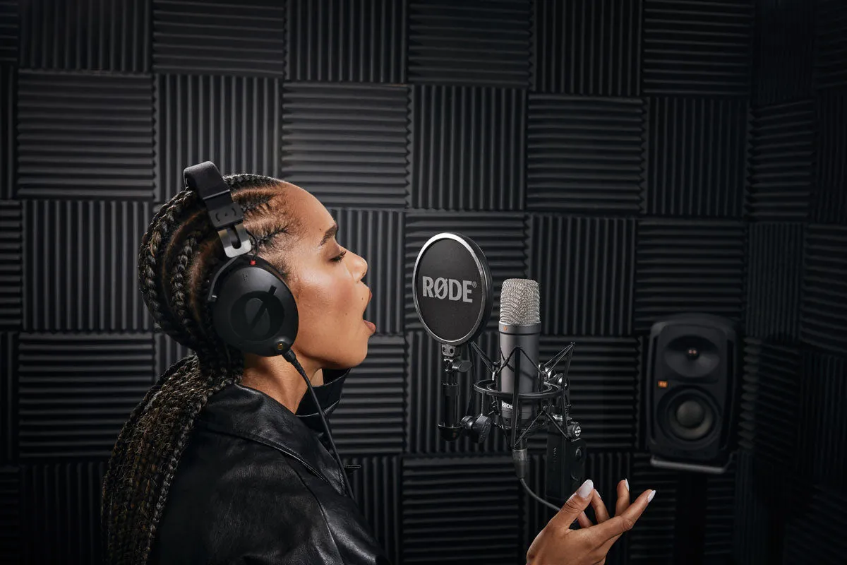 Rode NT1 Signature Series Studio Condenser Microphone with SM6 Shock Mount