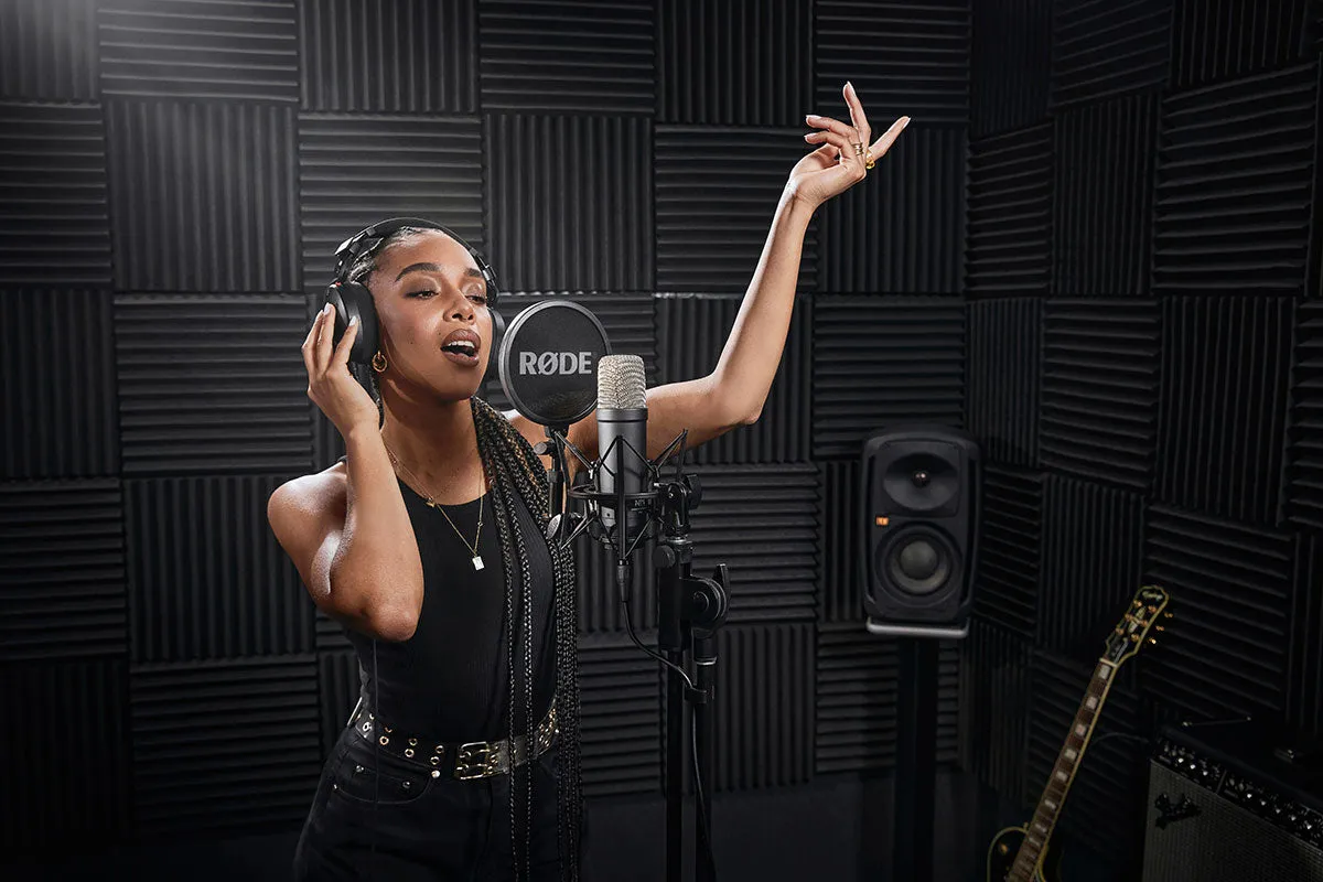 Rode NT1 Signature Series Studio Condenser Microphone with SM6 Shock Mount