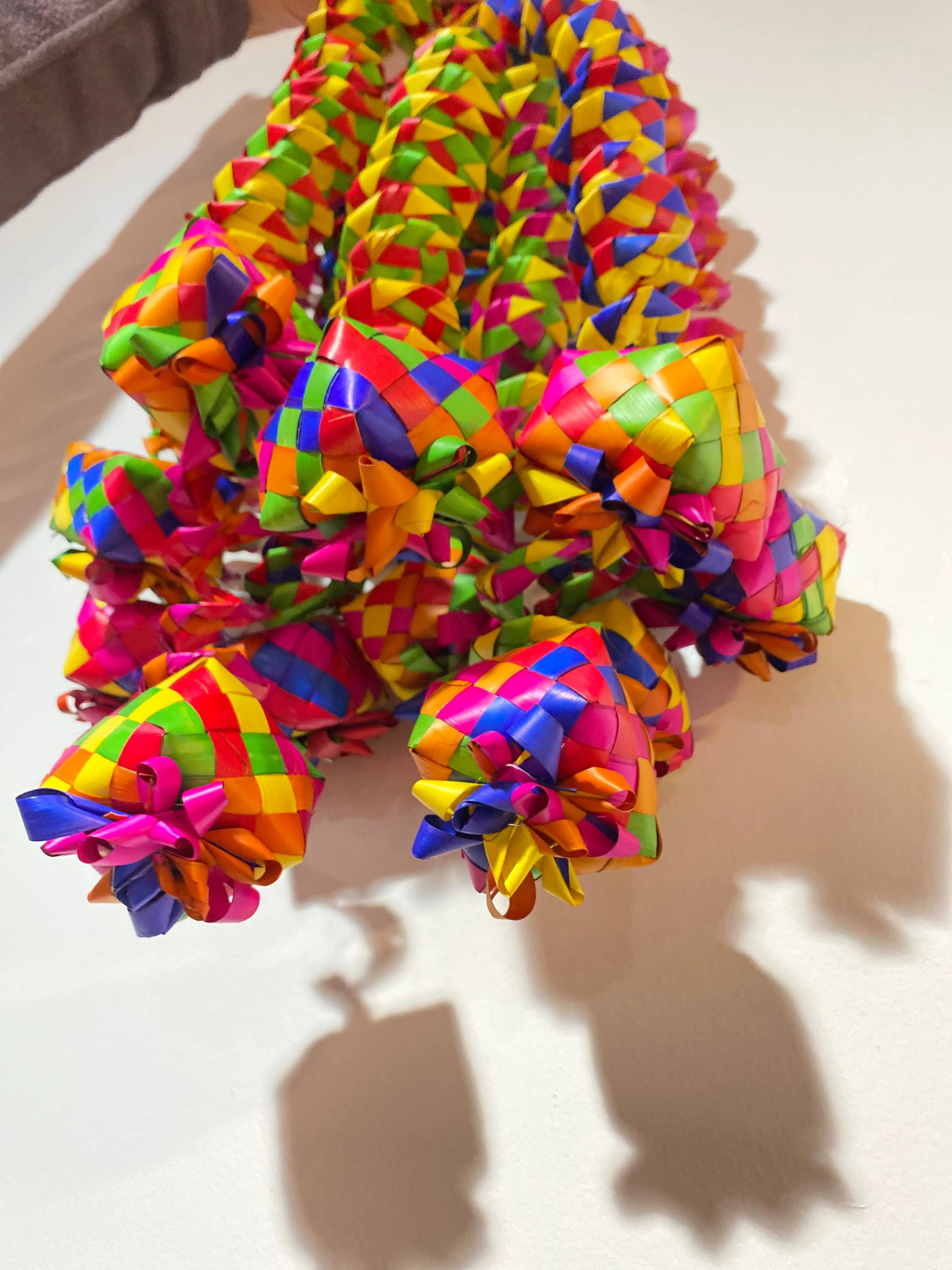 Thatched Palm "Regalito" Streamers